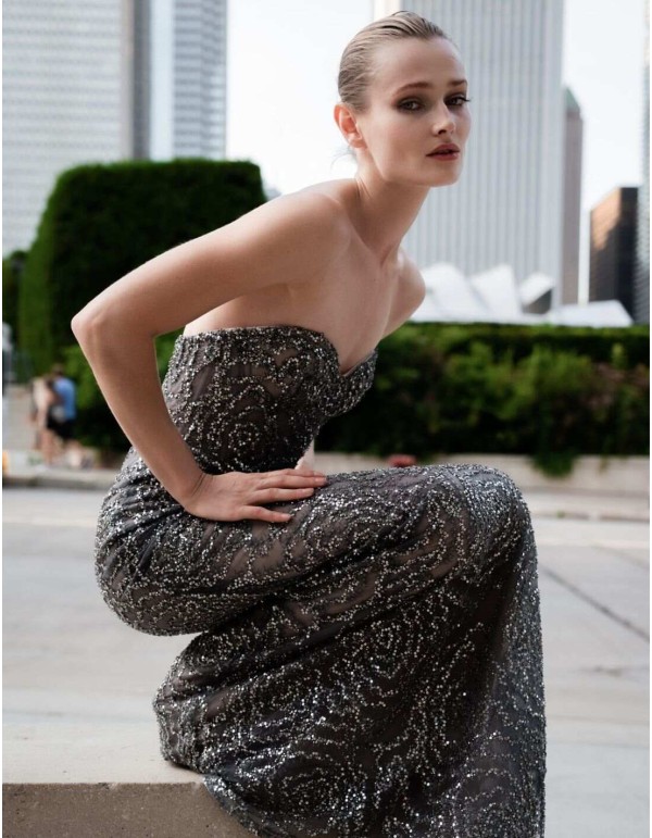 Long mermaid cut party dress with sweetheart neckline and shimmering fabric 2