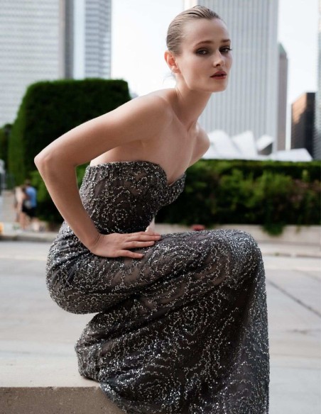 Vestido largo de fiesta de corte sirena con escote corazón y tejido brillante