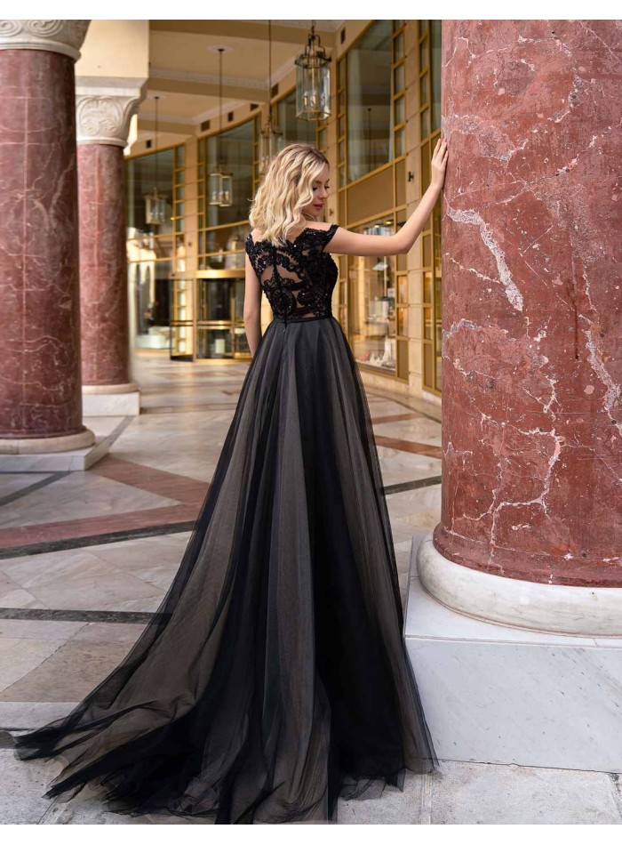 Vestido de fiesta largo con cuerpo bordado y maxi falda de tul para invitada