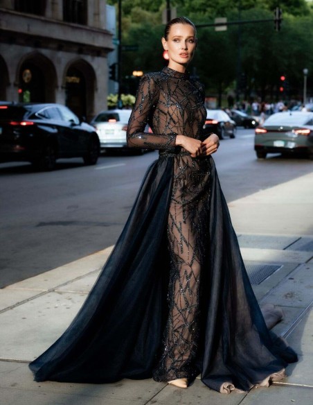 Long party dress with transparencies and sequins