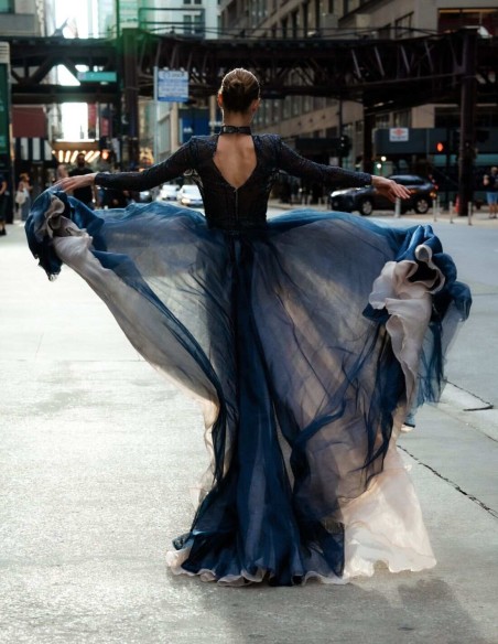 Long party dress with transparencies and sequins