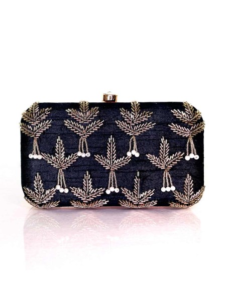 Evening clutch bag with rhinestones and pearls for guests