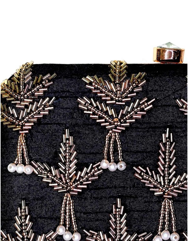 Evening clutch bag with rhinestones and pearls for guests 2