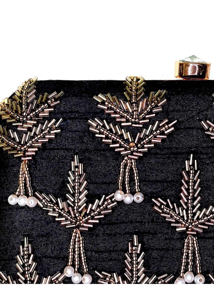 Bolso de fiesta con pedrería y perlitas invitada