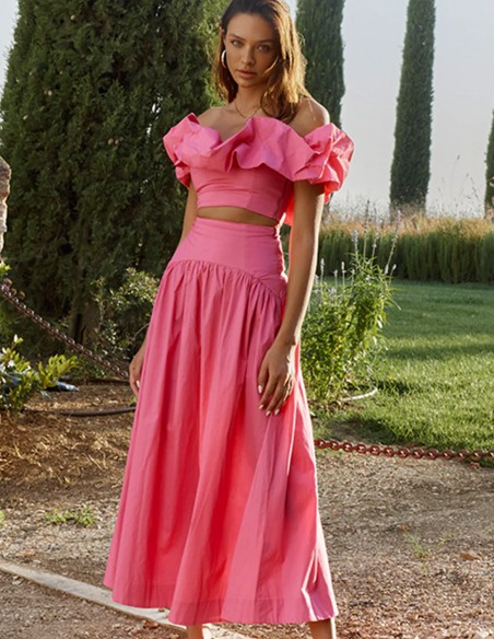 Conjunto de fiesta de crop-top y falda midi