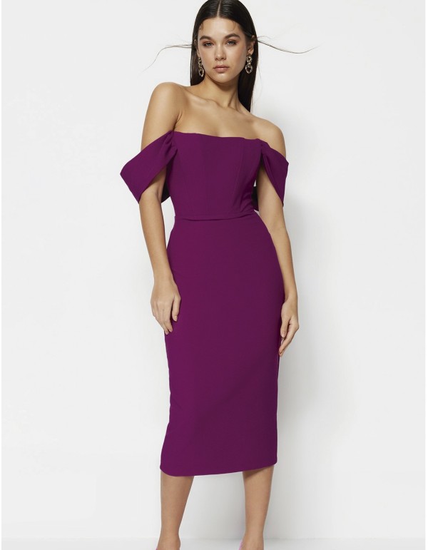 Cocktail dress with bodice bodice and small sleeves