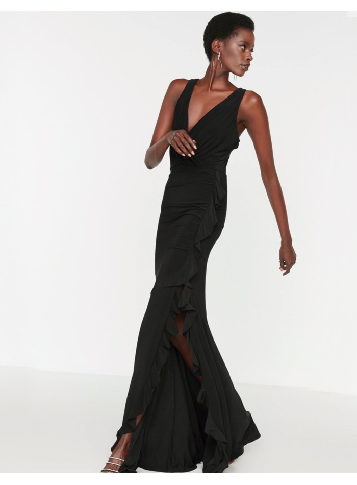 Stretch evening dress with ruffled and slit