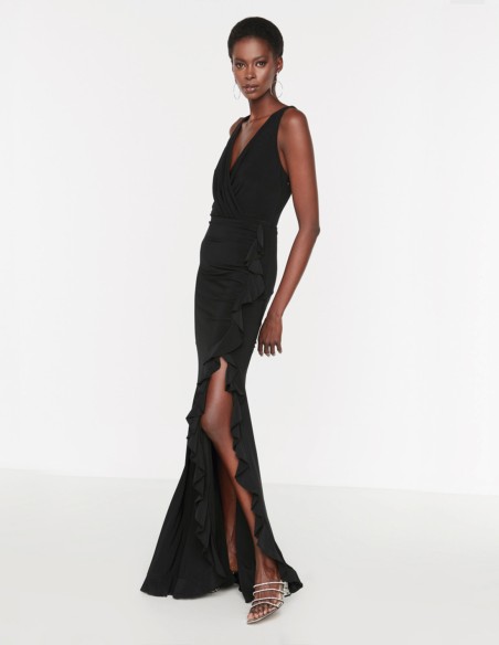 Stretch evening dress with ruffled and slit