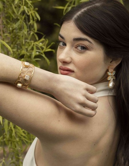 Bracelet en or avec pierres blanches naturelles