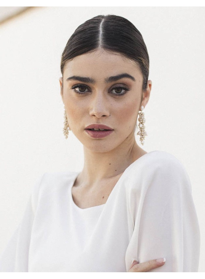 Longues boucles d'oreilles de fête avec perles...