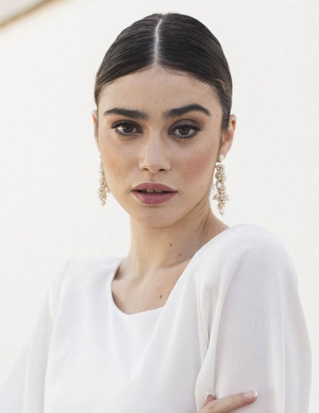 Longues boucles d'oreilles de fête avec perles blanches