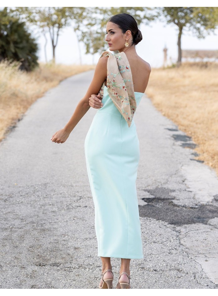 Vestido midi liso con escote asimétrico estampado