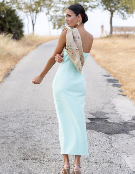 Vestido midi liso con escote asimétrico estampado