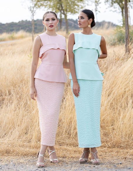 Vestido midi con volantes y falda de encaje