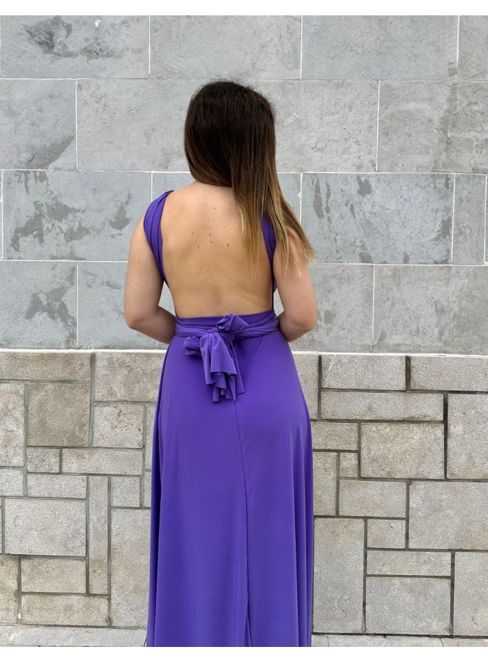 Vestido multiposicion con tirantes largos que se ajustan al escote, a la espalda y a la cintura.