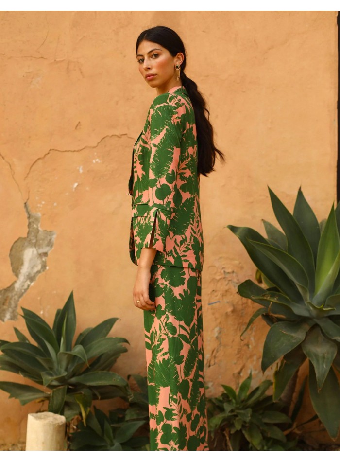 Traje de chaqueta estampado con escote pronunciado