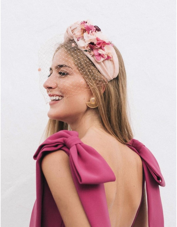 Diadema anudada rosa con flores preservadas 2
