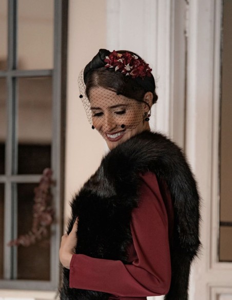 Bandeau noué noir avec fleurs préservées