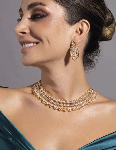 Gold-plated guest choker with crystals and pink stones