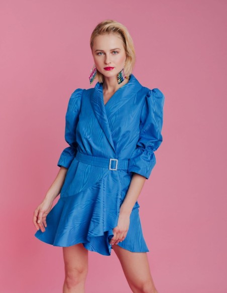 Vestido de fiesta corto azul con cinturón joya