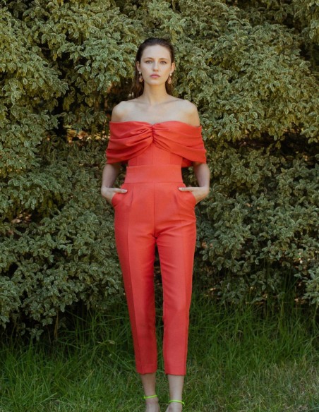 High-waist long pants with orange structured fabric.