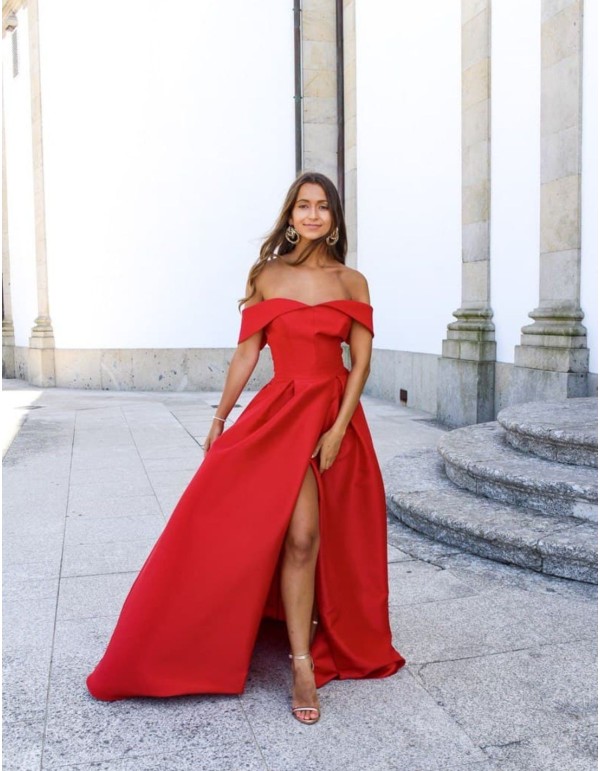 Robe longue de fête en satin avec encolure bardot 2
