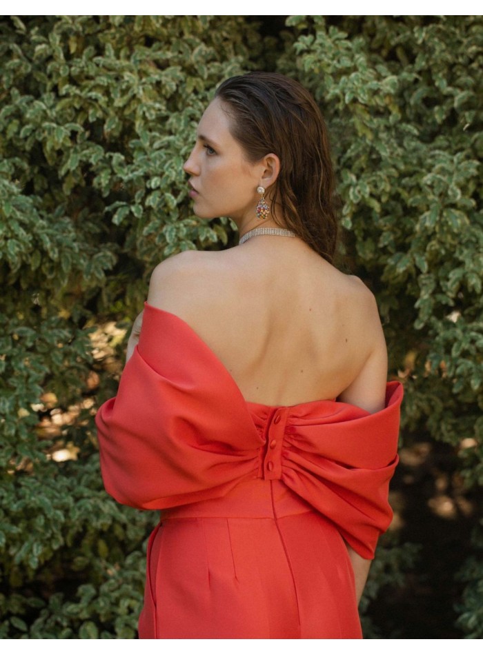 Draped crop top with gathering and draped sleeves, perfect for parties and weddings.