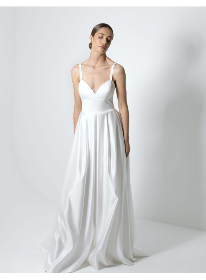 Vestido de novia con corte princesa y espalda...