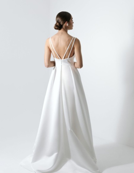 Robe de mariée coupe princesse avec dos croisé et dos nu