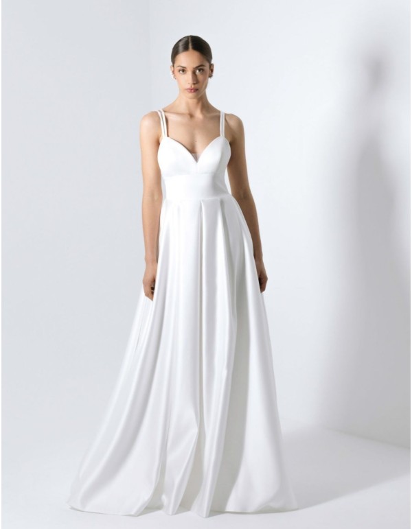 Vestido de novia con corte princesa y espalda cruzada