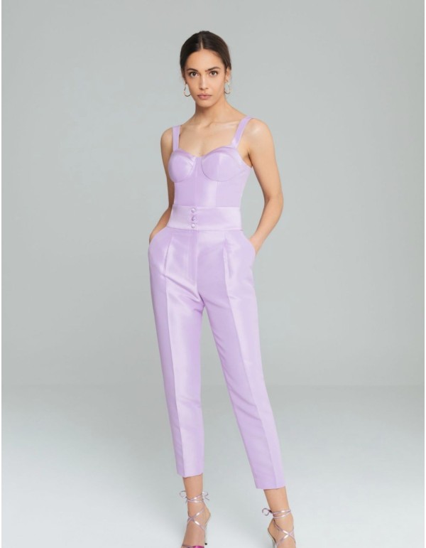 Pantalon à pinces lilas avec ceinture boutonnières