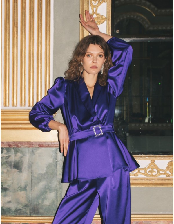Blazer cruzada satinada con cinturón joya