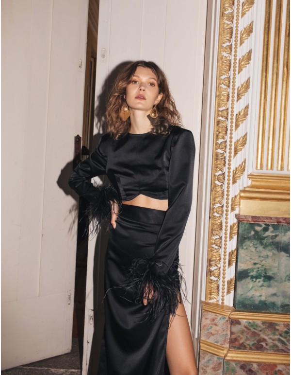 Crop-top satin with long sleeves and feathers 2
