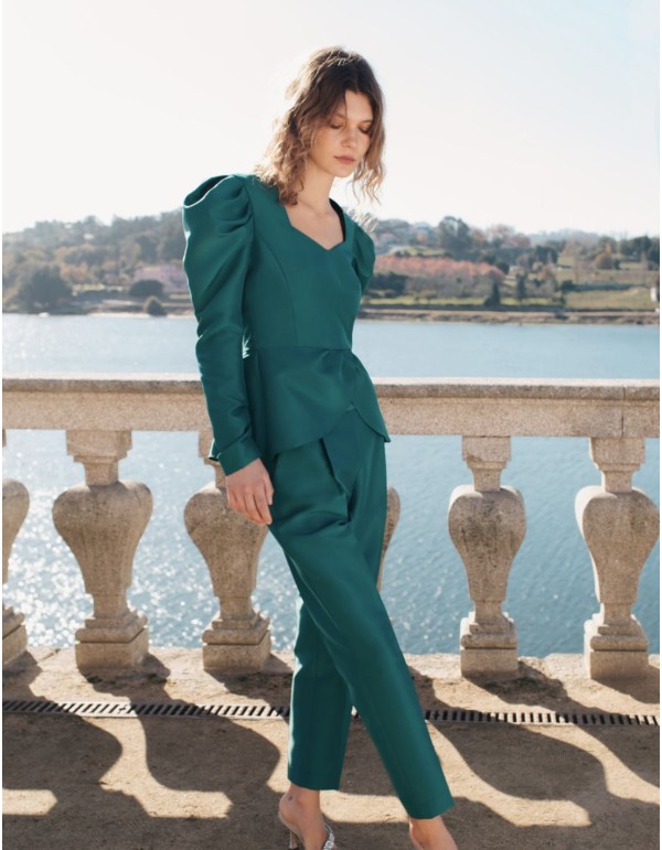 Emerald green long trousers with darts