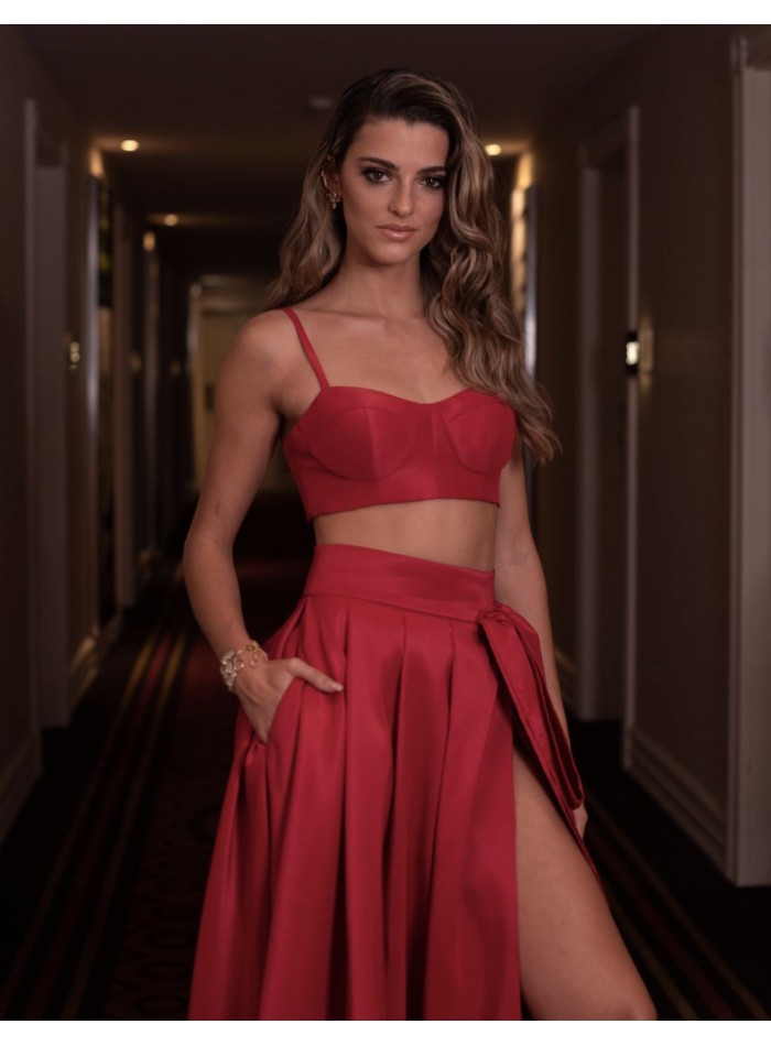 Longue jupe de fête rouge avec laçage latéral -...