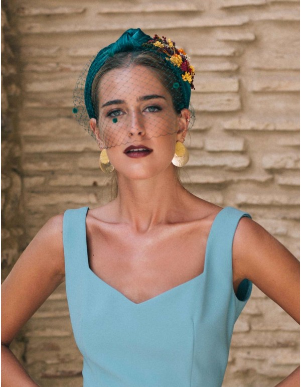 Guest headband with sinamay knot and flower details