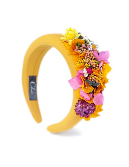 Quilted guest headband with preserved flowers in vivid tones