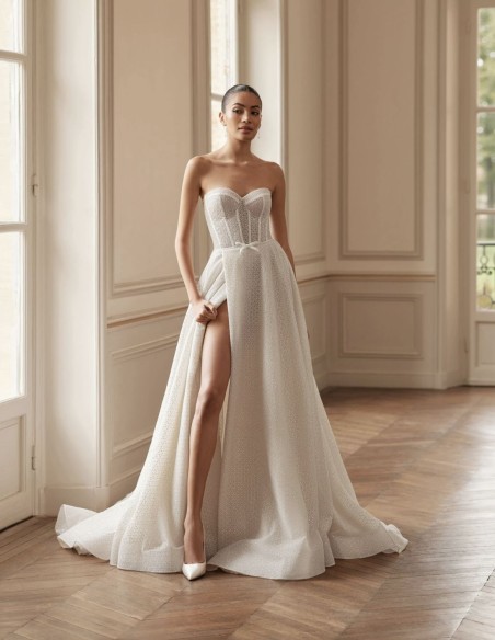 Robe de mariée longue avec encolure sans bretelles
