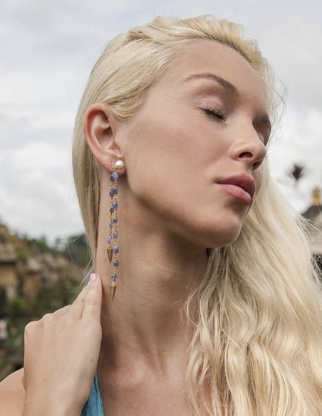 Boucles d'oreilles longues avec pierres bleues