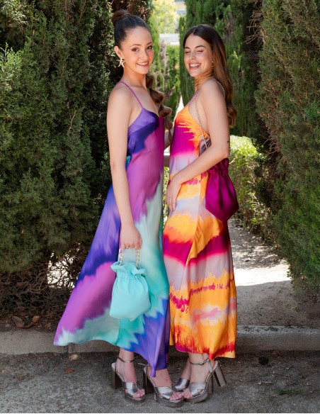 Vestido de invitada Tie-dye de tirantes y espalda cruzada