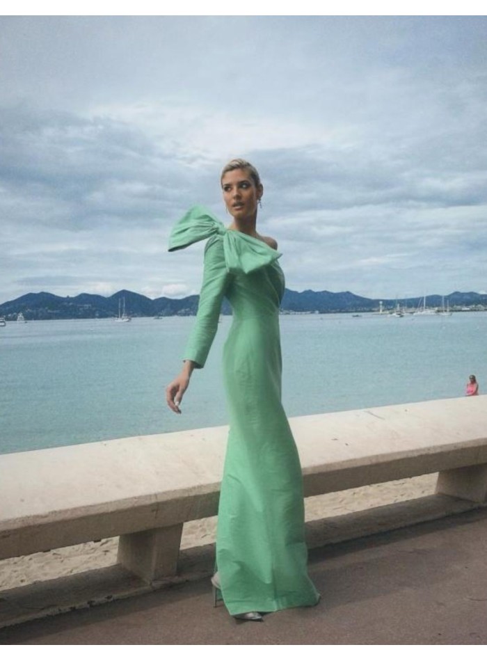 Robe longue de fête à encolure asymétrique et...