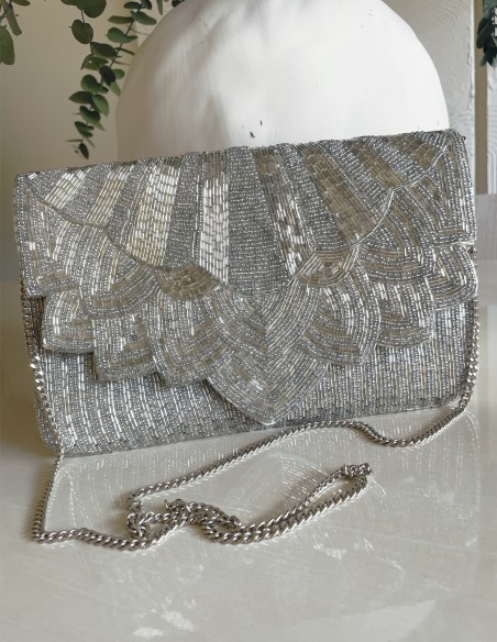 White rhinestone evening clutch for guests