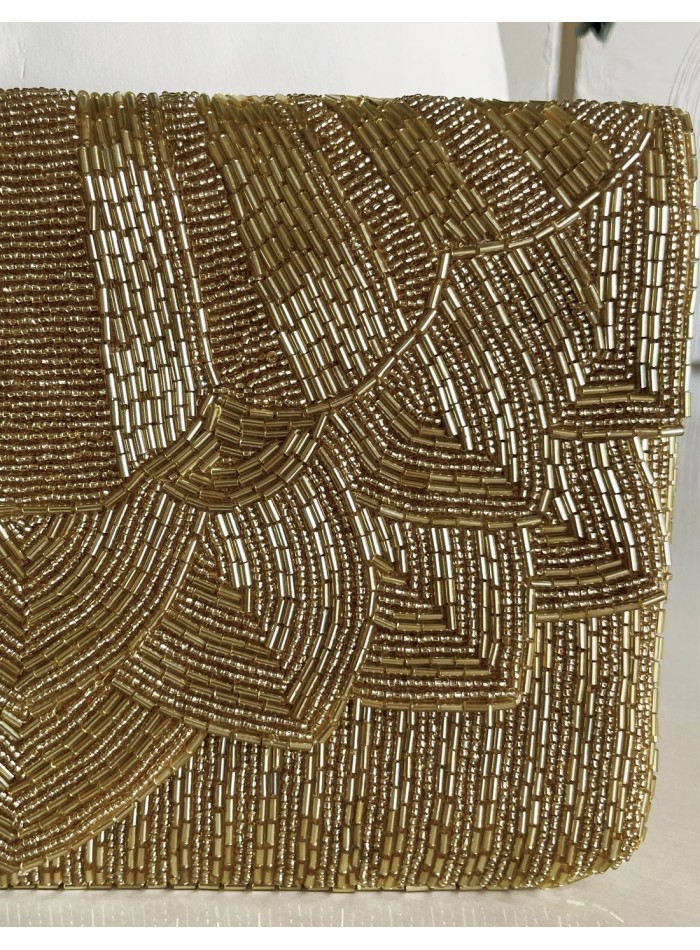 Cartera de mano dorada de pedrería para invitadas