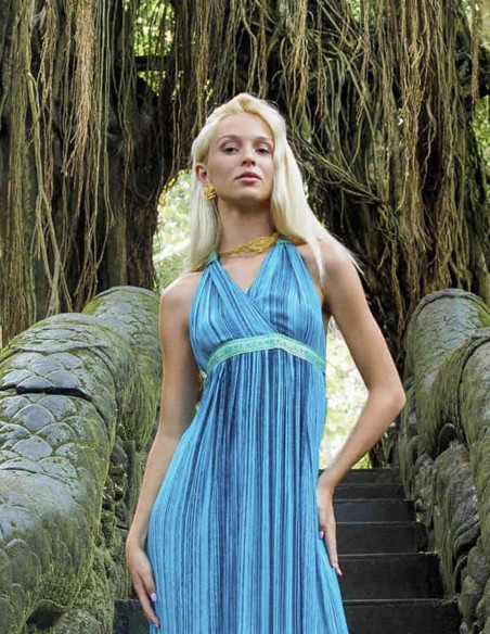 Choker dorado con superficie plana en relieve