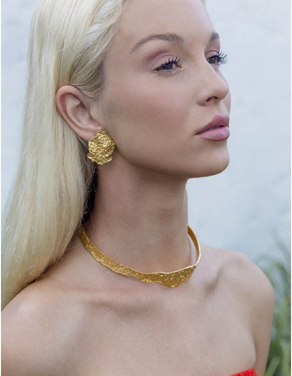 Gold-plated choker with flat embossed surface 2