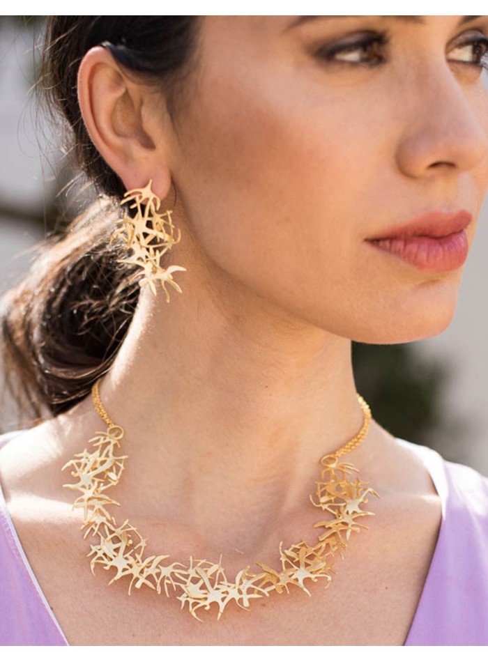 Gold necklace with starfish ornament