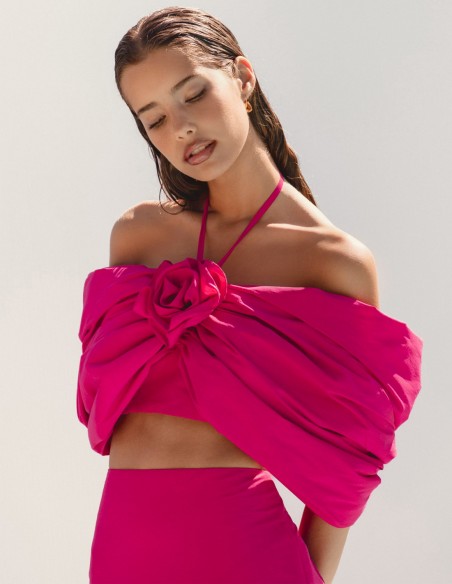 Top de fiesta anudado con mangas caídas y detalle flor