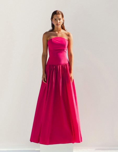 Robe longue de fête avec encolure bandeau cintrée