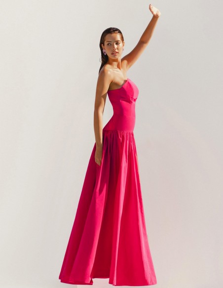 Robe longue de fête avec encolure bandeau cintrée