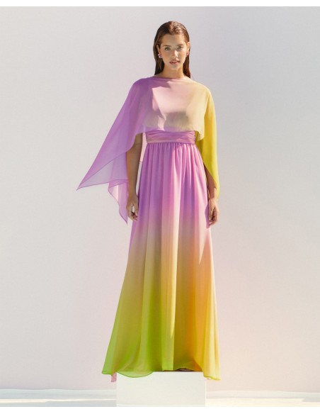 Vestido largo de fiesta vaporoso multicolor con capa  para invitada